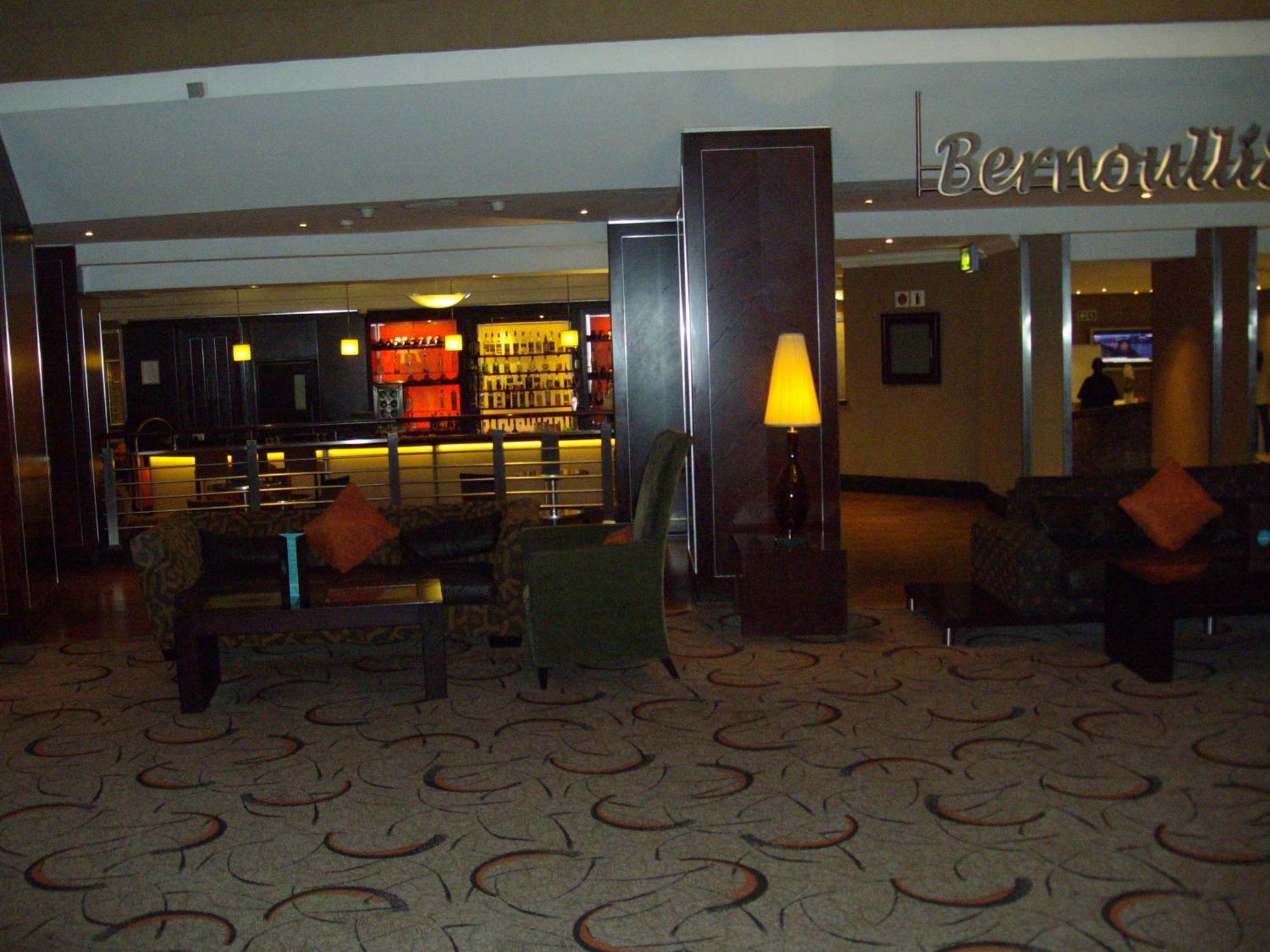 เซาเทิร์น ซัน โออาร์ แทมโบ อินเตอร์เนชั่นแนลแอร์พอร์ต Hotel เคมป์ตัน พาร์ค ภายนอก รูปภาพ